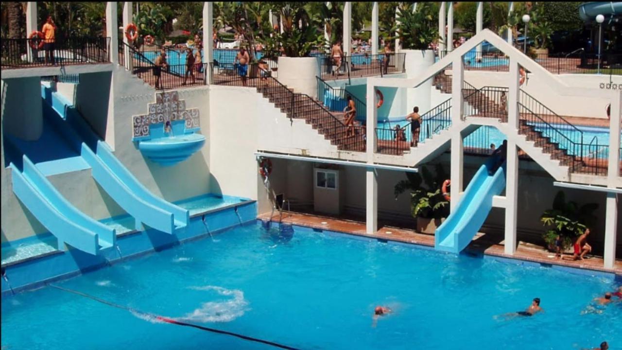 Benalmadena Benalbeach Parking Privado Exteriör bild